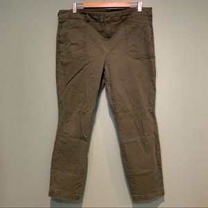 Old Navy Sage Green Pixie Ankle Chinos 16